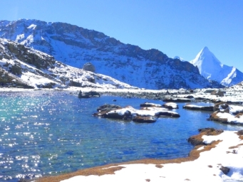 “电影票换门票”遭遇黄牛倒卖 稻城亚丁成“重灾区”
